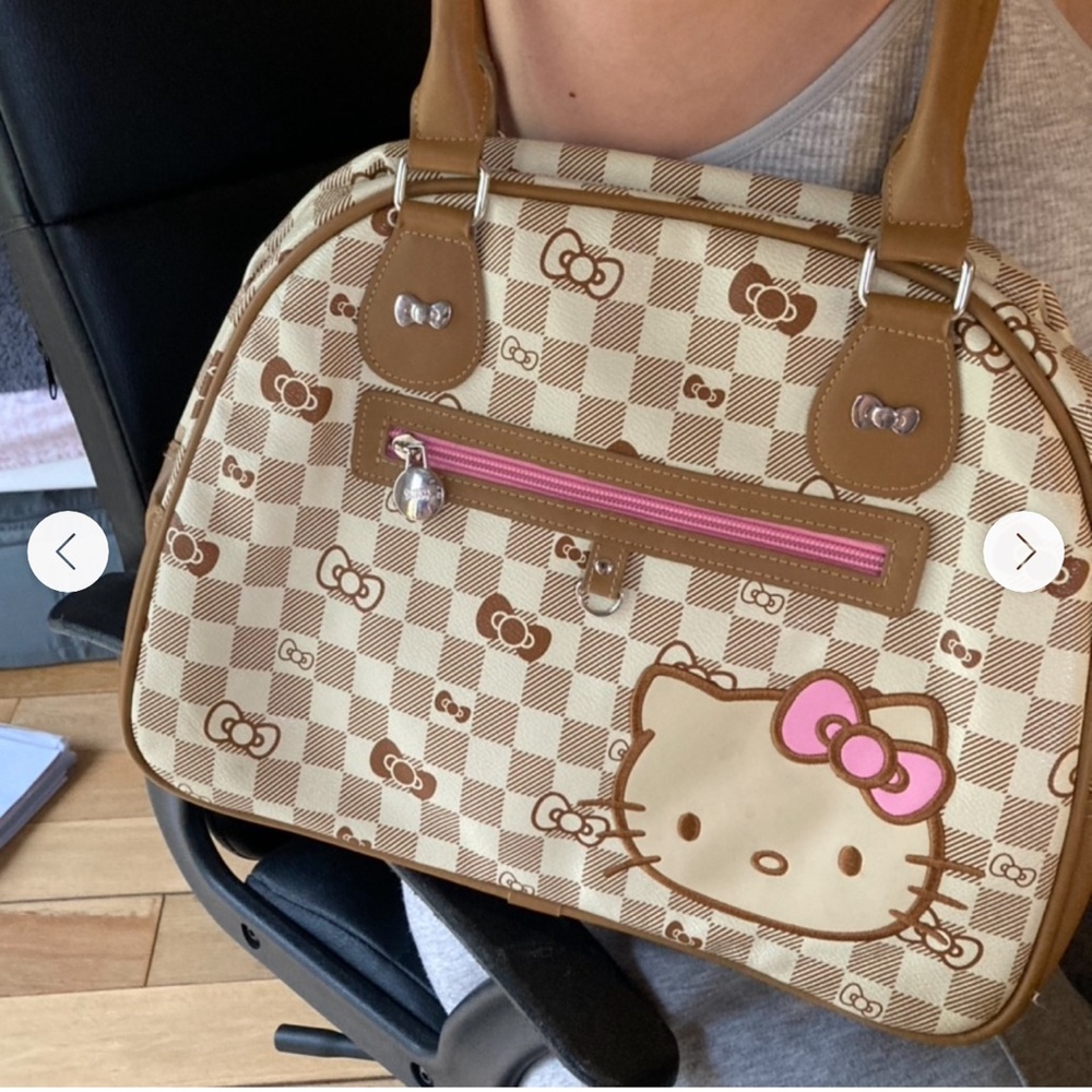 ISO HELLO KITTY INSPIRED PURSE || DO NOT BUY ||